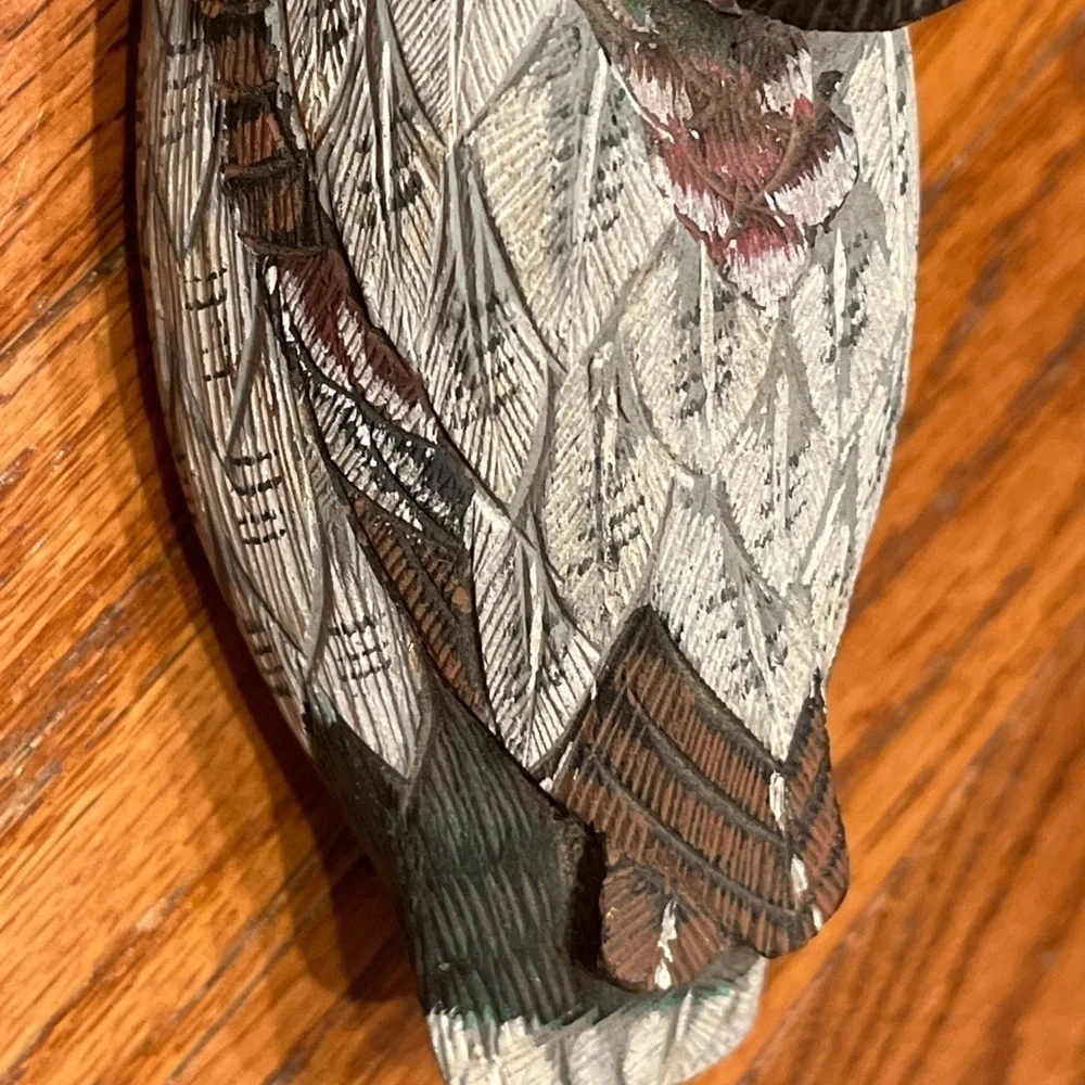 unbranded wood carved